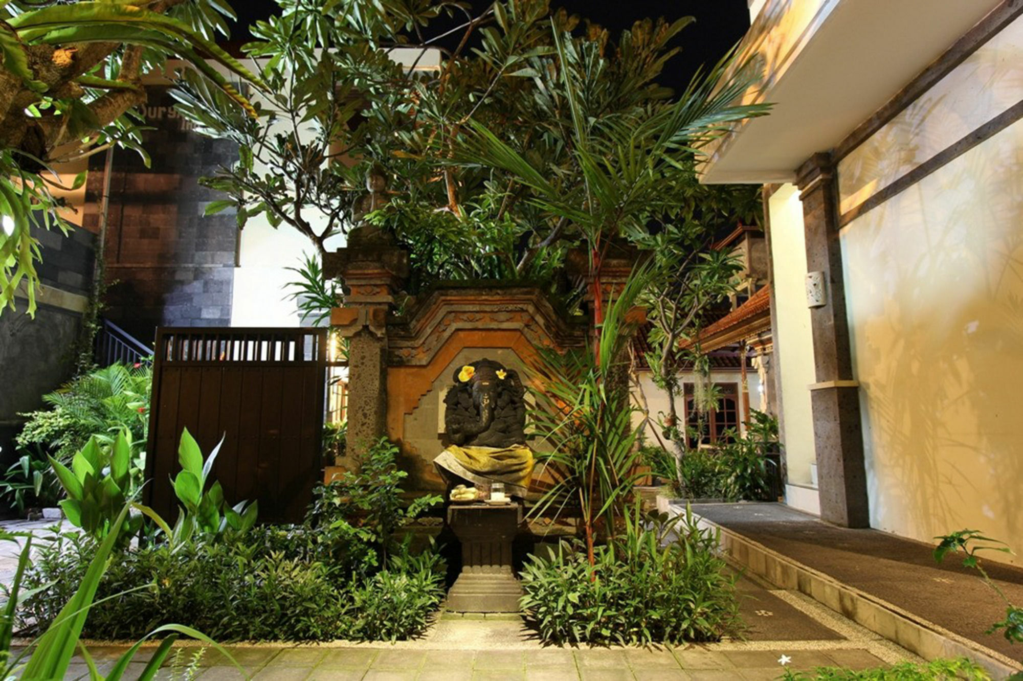 Surya Inn Kuta Lombok Buitenkant foto