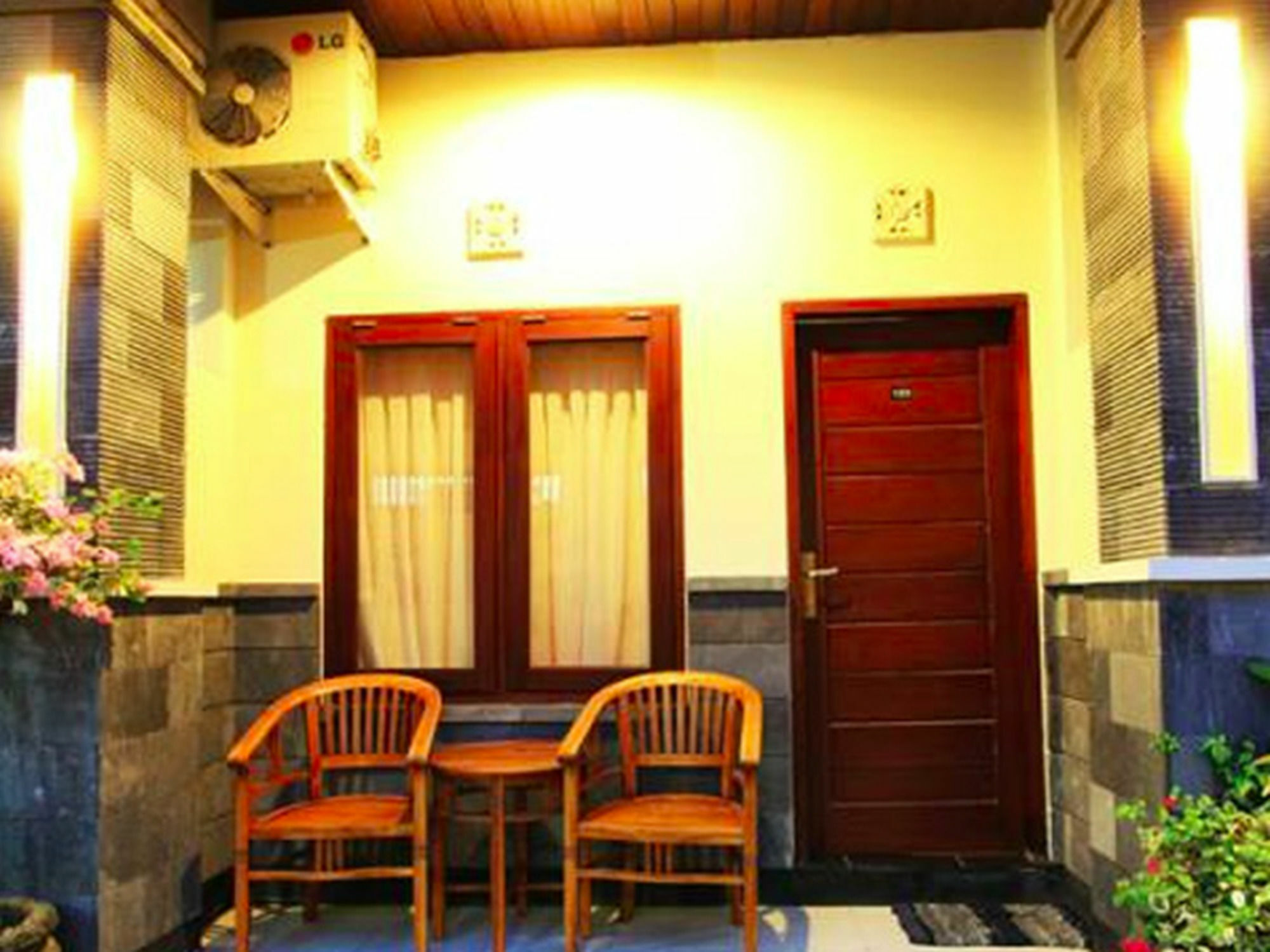 Surya Inn Kuta Lombok Buitenkant foto